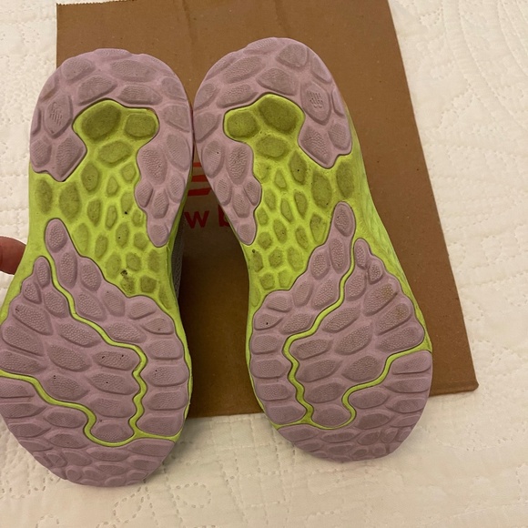 New Balance Fresh Foam Arishi Gray Rainbow Sneakers - Picture 4 of 16